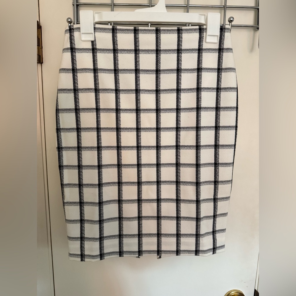 Express Black and White Checkered Skirt - Size 4